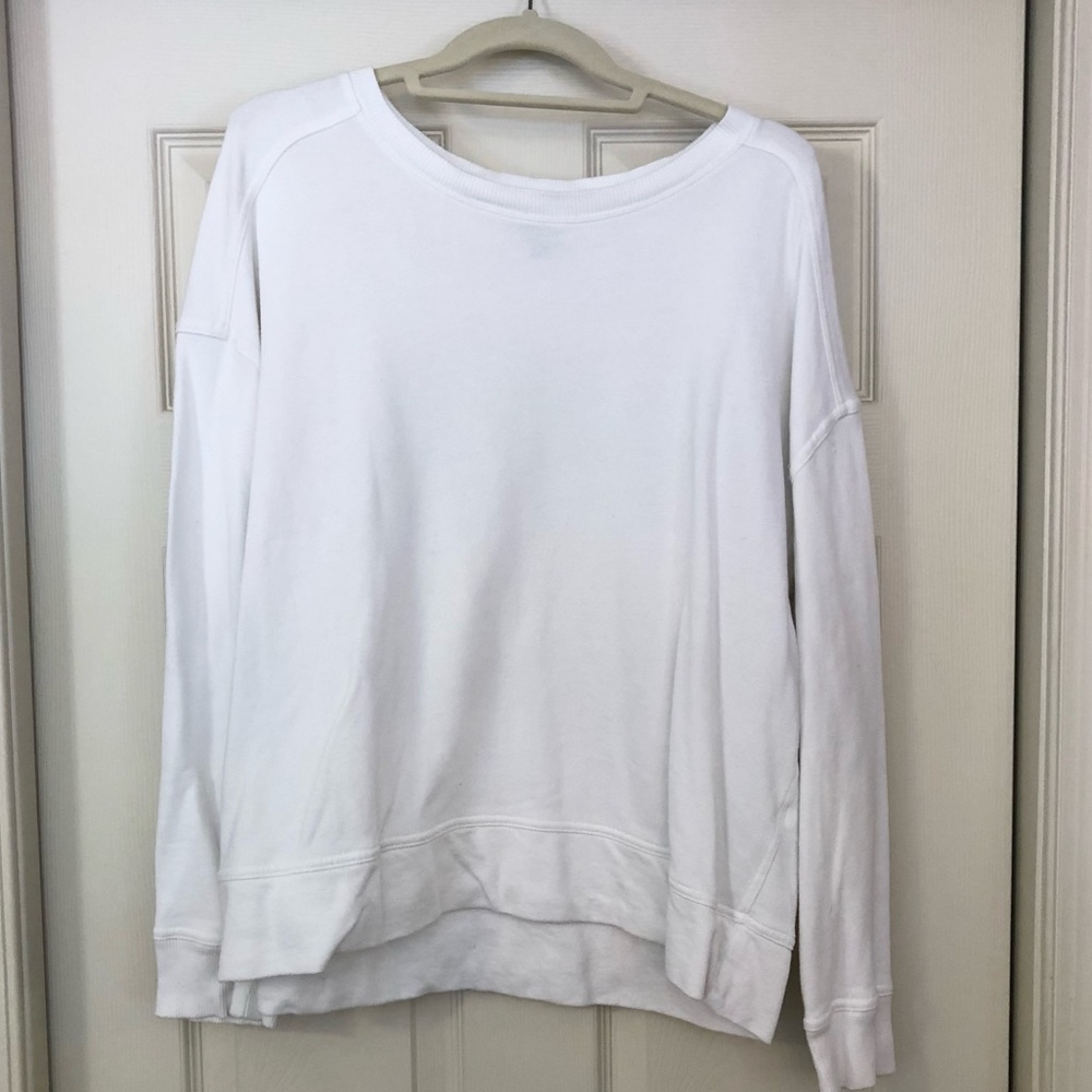 Universal Thread Pullover